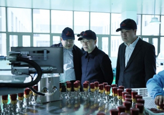 Secretary Jiang, Secretary of the Party Working Committee of Zunyi National Economic and Technological Development Zone, and his party visited Guizhou Baishijia for research and guidance